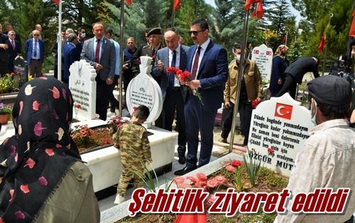 Şehitlik ziyaret edildi