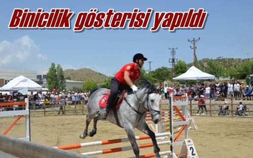 Binicilik gösterisi yapıldı