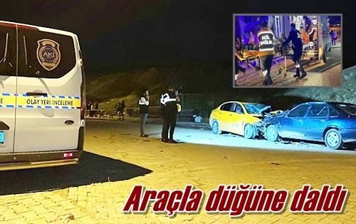 Araçla düğüne daldı