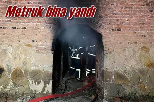 Metruk bina yandı