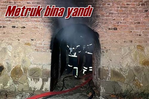 Metruk bina yandı