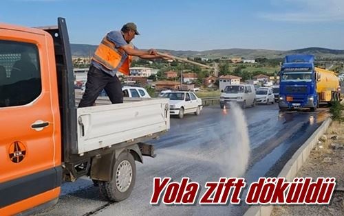 Yola zift döküldü