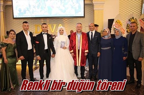 Renkli bir düğün töreni