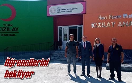 Öğrencilerini bekliyor