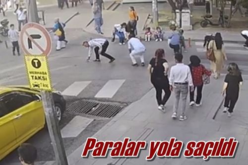 Paralar yola saçıldı