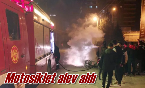 Motosiklet alev aldı