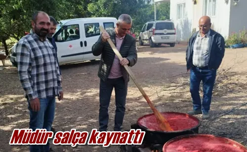 Müdür salça kaynattı