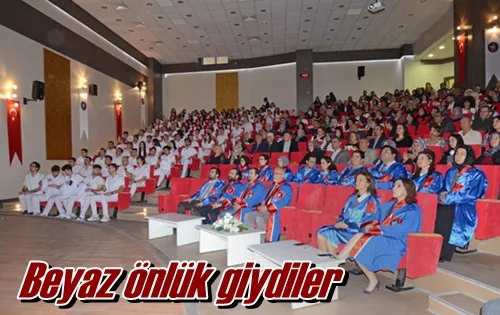 Beyaz önlük giydiler