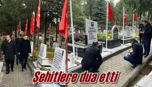 Şehitlere dua etti