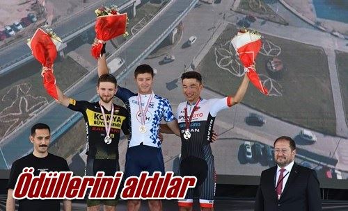 Ödüllerini aldılar