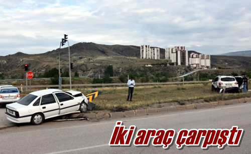 İki araç çarpıştı