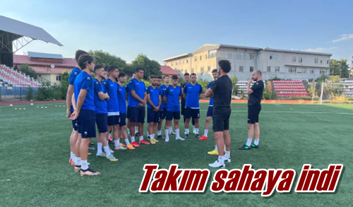 Takım sahaya indi