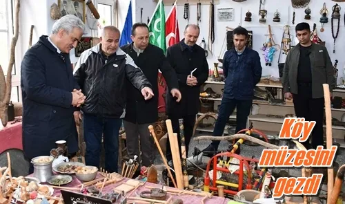 Köy müzesini gezdi