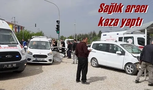 Sağlık aracı kaza yaptı