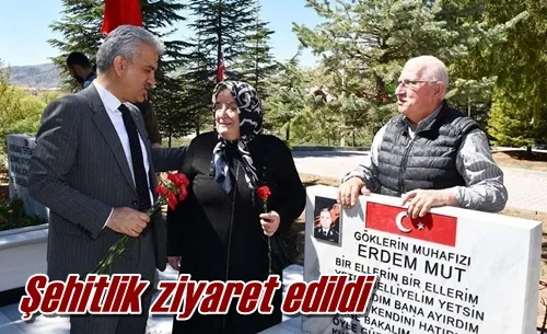 Şehitlik ziyaret edildi