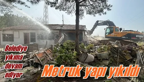 Metruk yapı yıkıldı