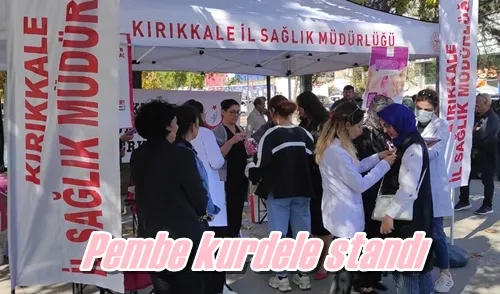 Pembe kurdele standı