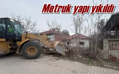 Metruk yapı yıkıldı