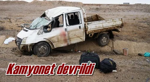 Kamyonet devrildi
