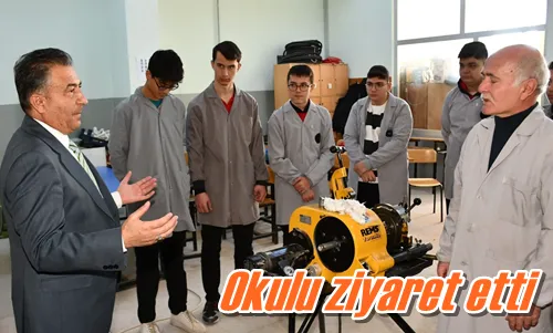 Okulu ziyaret etti