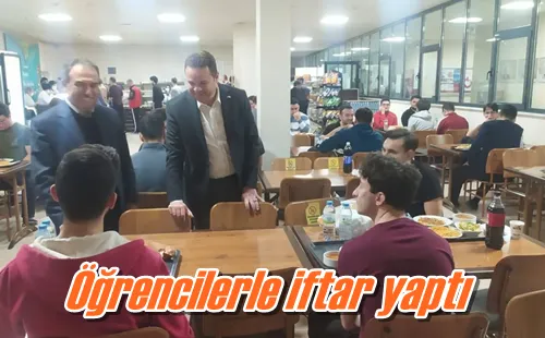 Öğrencilerle iftar yaptı