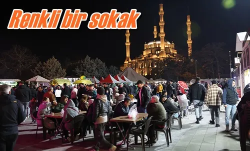 Renkli bir sokak