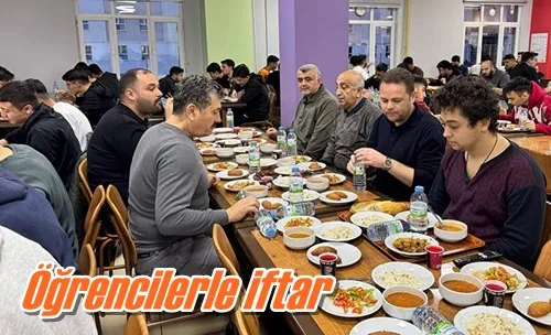 Öğrencilerle iftar