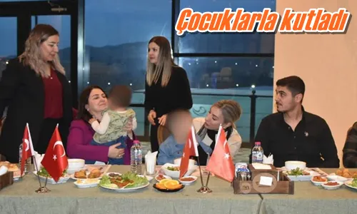 Çocuklarla kutladı
