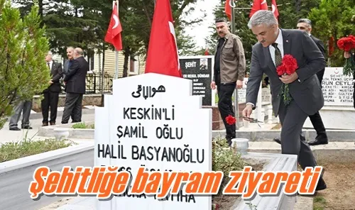 Şehitliğe bayram ziyareti