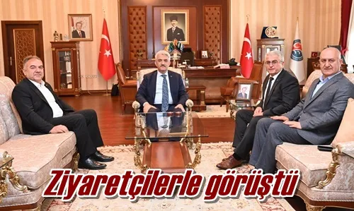 Ziyaretçilerle görüştü