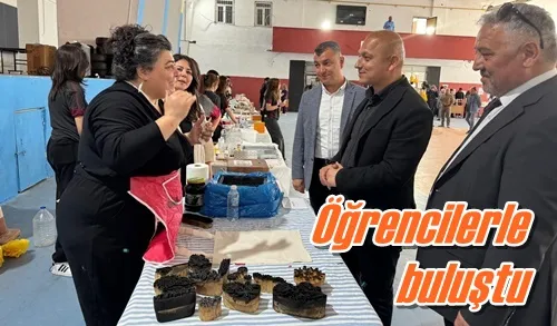 Öğrencilerle buluştu