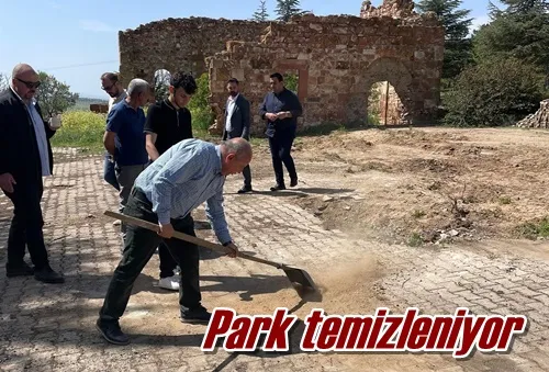 Park temizleniyor