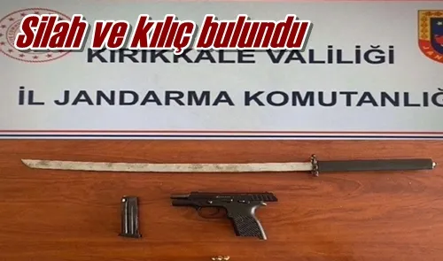 Silah ve kılıç bulundu
