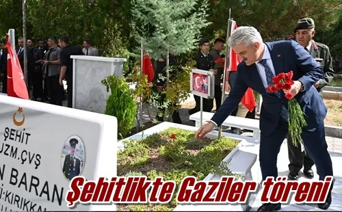 Şehitlikte Gaziler töreni