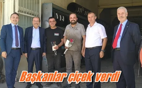 Başkanlar çiçek verdi