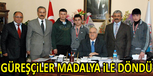 Güreşçilerden Derece