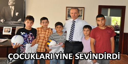 Vali Çocuklarla Eğlendi