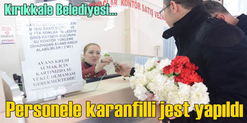 Personele Karanfil Dağıtıldı