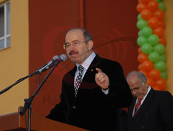 Bakan Çelik Konferans Verdi