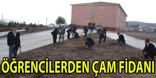 Öğrencilerden Okul Bahçesine Fidan