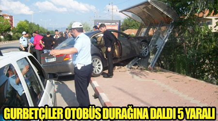 Almancı  Otobüs Durağına Daldı 
