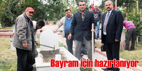 Şehitlikte bayram hazırlığı