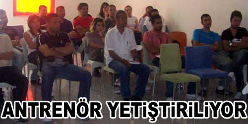 Yüzme Antrenörü Yetiştiriliyor