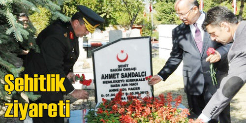 Şehitlikte Duygusal Anlar