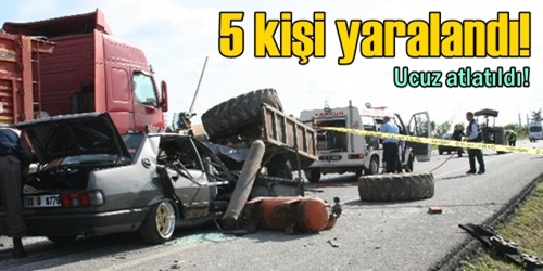 Traktörle otomobil çarpıştı