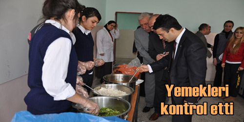 Öğrencilerle Yemek Yedi