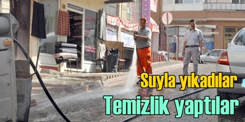 Cadde ve sokaklar temizleniyor