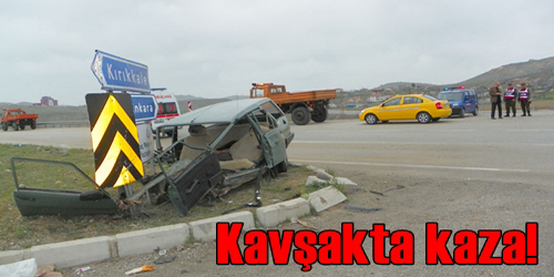 Kavşakta Tırla Otomobil Çarpıştı