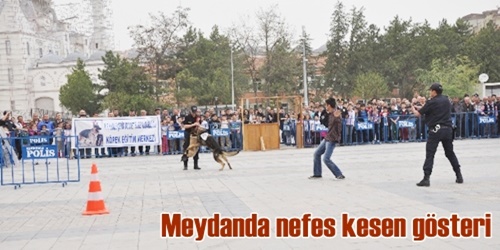 Meydanda nefes kesen gösteri