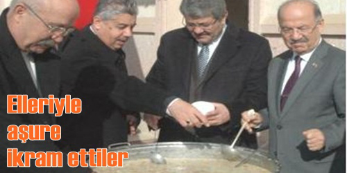 Aşure Dağıttılar